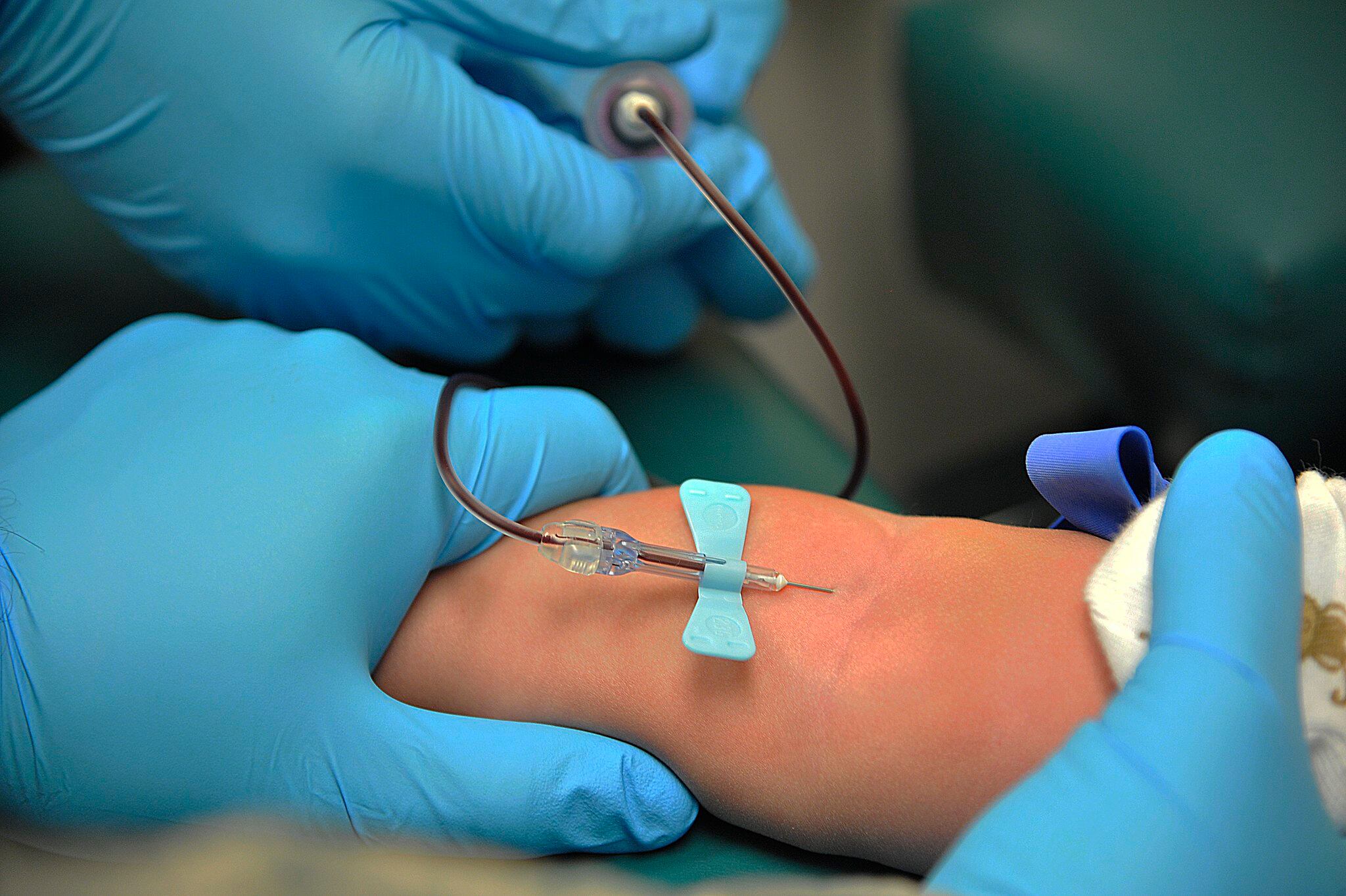 A phlebotomist performs a venipuncture procedure on a patient at Whiteman Air Force Base, Mo., March 18, 2015.